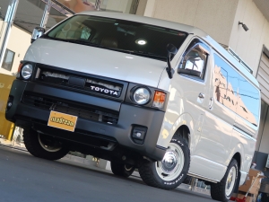 ハイエースワゴンパールホワイト　丸目フェイス　FDベッドキット