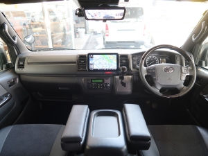 ハイエースバン新車アウトレットハイエースバン　ベットキット