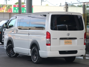 ハイエースバン新車アウトレットハイエースバン　ベットキット