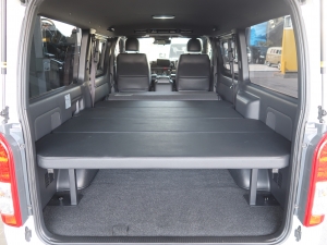 ハイエースバン新車アウトレットハイエースバン　ベットキット