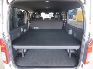 ハイエースバン新車アウトレットハイエースバン　ベットキット