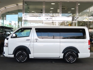 ハイエースバン新車アウトレットハイエースバン　ベットキット