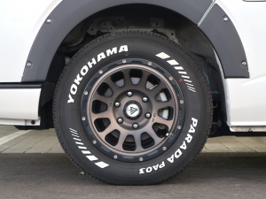 ハイエースバン新車アウトレットハイエースバン　ベットキット