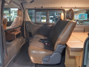 ハイエースバン新車　丸目ハイエース