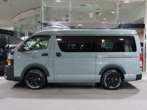 ハイエースバン新車　丸目ハイエース