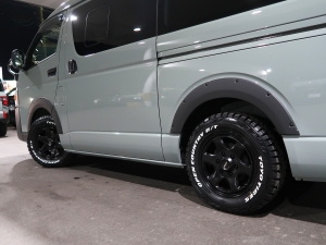 ハイエースバン新車　丸目ハイエース