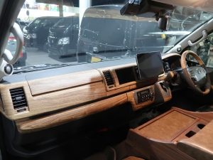 ハイエースバン新車　丸目ハイエース