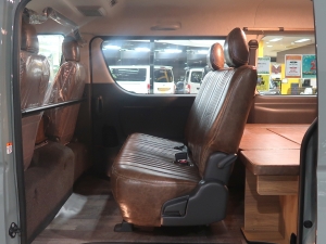 ハイエースバン新車　丸目ハイエース