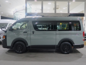ハイエースバン新車　丸目ハイエース