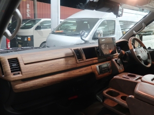 ハイエースバン新車　丸目ハイエース
