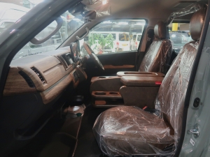 ハイエースバン新車　丸目ハイエース
