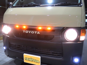 ハイエースバンアースカラーパッケージ　丸目カスタム　ネオクラシック