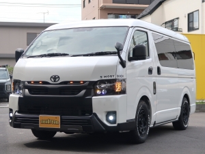 ハイエースワゴンGL　4WD【MOBY DICK　BELUGA】