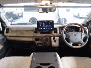 ハイエースバンDX　4WD　ディーゼル　丸目