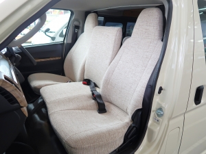 ハイエースバンDX　4WD　ディーゼル　丸目