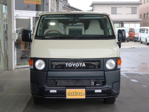 ハイエースバンDX　4WD　ディーゼル　丸目