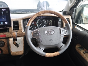 ハイエースバンDX　4WD　ディーゼル　丸目