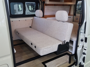 ハイエースバンDX　4WD　ディーゼル　丸目