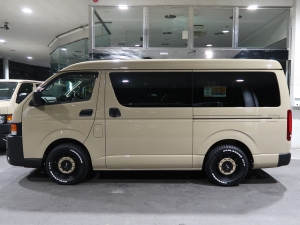 ハイエースバン新車　丸目ハイエース
