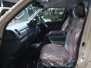 ハイエースバン新車　丸目ハイエース