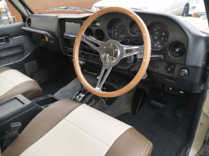 ランクル６０オートマ車　ベージュ　角目　ロールーフ　ノーマル車高