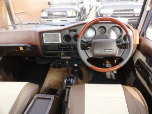 ランクル６０ガソリンオートマ車　丸目換装　クラシックコンプリート　茶内装