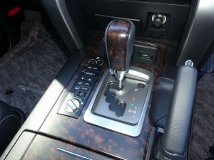 ランクル２００ZX　サンルーフ　クールボックス　フリップダウンモニター