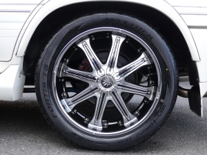 ランクル１００スーパーチャージャー　22インチホイール　ナビ