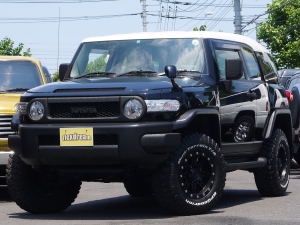 ＦＪクルーザーFJクルーザー　LINE-X施工　イクリプスＨＤＤナビ