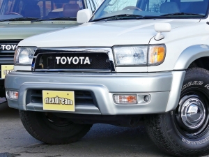 ハイラックスサーフ185サーフ　US仕様コーナー　TOYOTAグリル