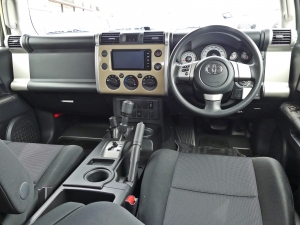 ＦＪクルーザーFJクルーザー　ベージュ　2インチリフトアップ