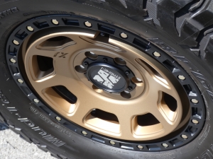 ハイラックスサーフ215サーフ　リフトアップカスタム済み車！