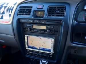 ハイラックスサーフアウトドア　キャンプ　車中泊　バンライフ　１BOX　ベッド　キャンピングカー
