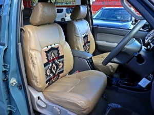 ハイラックスサーフアウトドア　キャンプ　車中泊　バンライフ　１BOX　ベッド　キャンピングカー