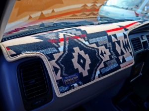 ハイラックスサーフアウトドア　キャンプ　車中泊　バンライフ　１BOX　ベッド　キャンピングカー