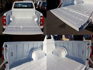 ハイラックスアウトドア　キャンプ　車中泊　バンライフ　１BOX　ベッド　キャンピングカー