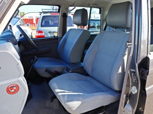 ランクル７０キャンプ　車中泊　アウトドア　レジャー　内装架装