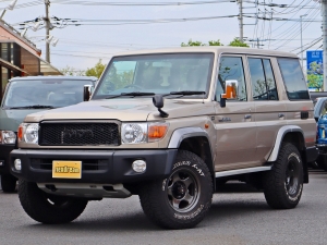 ランクル７０アウトドア　キャンプ　車中泊　ベッド　キャンピングカー