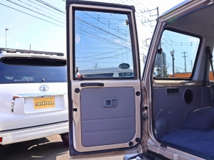 ランクル７０アウトドア　キャンプ　車中泊　ベッド　キャンピングカー