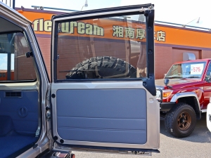 ランクル７０アウトドア　キャンプ　車中泊　ベッド　キャンピングカー