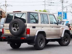 ランクル７０アウトドア　キャンプ　車中泊　ベッド　キャンピングカー