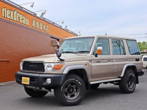 ランクル７０アウトドア　キャンプ　車中泊　ベッド　キャンピングカー