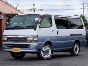 ハイエース100系アウトドア　キャンプ　車中泊　バンライフ　１BOX　ベッド　キャンピングカー