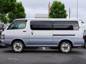 ハイエース100系アウトドア　キャンプ　車中泊　バンライフ　１BOX　ベッド　キャンピングカー