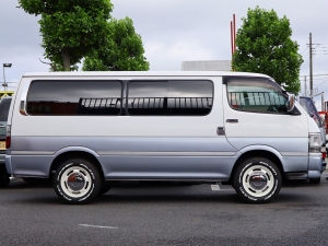ハイエース100系アウトドア　キャンプ　車中泊　バンライフ　１BOX　ベッド　キャンピングカー