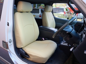 ハイエース100系アウトドア　キャンプ　車中泊　バンライフ　１BOX　ベッド　キャンピングカー