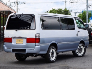 ハイエース100系アウトドア　キャンプ　車中泊　バンライフ　１BOX　ベッド　キャンピングカー