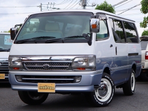 ハイエース100系アウトドア　キャンプ　車中泊　バンライフ　１BOX　ベッド　キャンピングカー