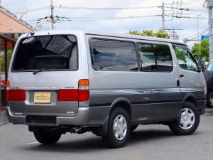 ハイエース100系アウトドア　キャンプ　車中泊　バンライフ　１BOX　ベッド　キャンピングカー