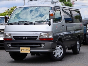 ハイエース100系アウトドア　キャンプ　車中泊　バンライフ　１BOX　ベッド　キャンピングカー